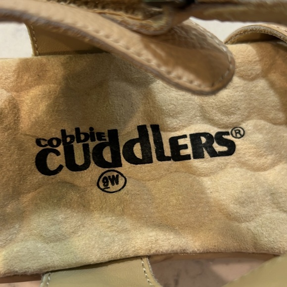 Cobbie Cuddlers  Comfort Velcro cream colored sandals size 9 - Picture 10 of 16
